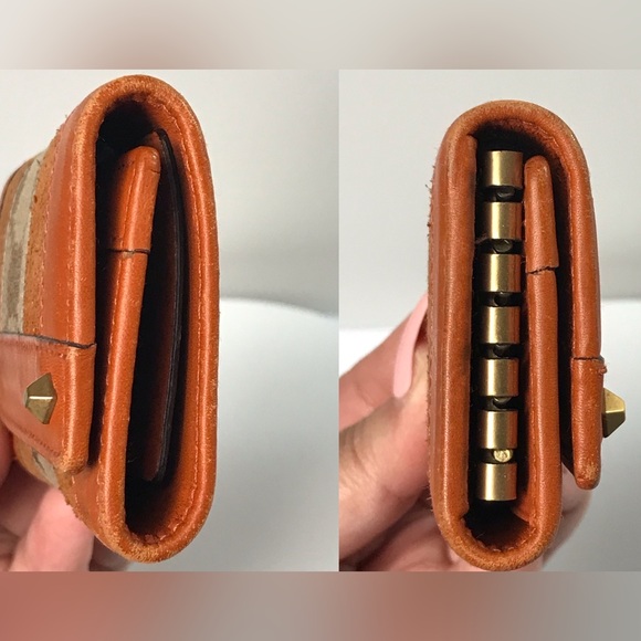 GUCCI Signature 6-Key Holder Card Case ๐งก๐ฅ - Picture 11 of 17